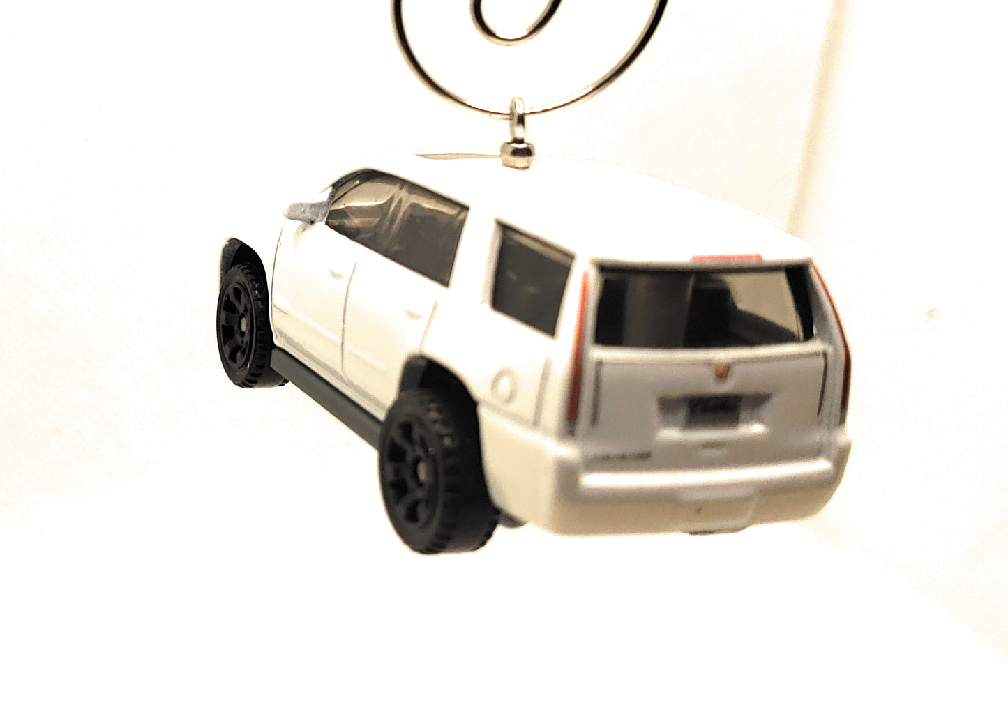 2015 Cadillac Escalade Christmas Ornament 1:64 White Pearl