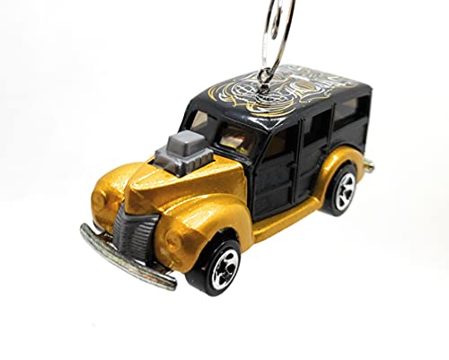 1940 Woodie Black Gold Christmas Ornament