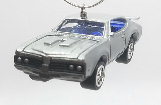 1969 Oldsmobile Olds 442 Silver Christmas Ornament