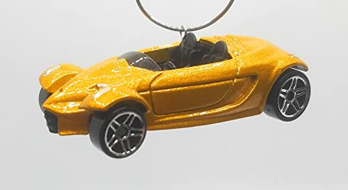 Hyundai Spyder Convertible Gold Christmas Ornament