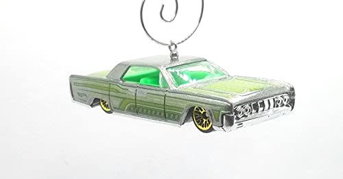 1964 Continental Silver/Green Christmas Ornament