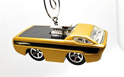 Deora 1 Gold Christmas Ornament