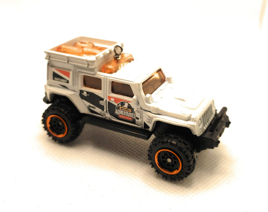 Jeep Wrangler Superlift White Christmas Ornament